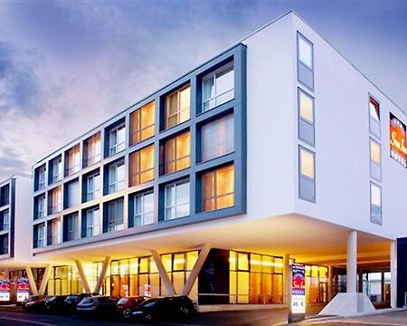 Leonardo Hotel Salzburg Airport Вальс Экстерьер фото