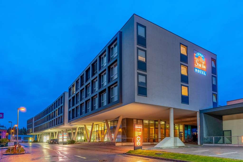 Leonardo Hotel Salzburg Airport Вальс Экстерьер фото