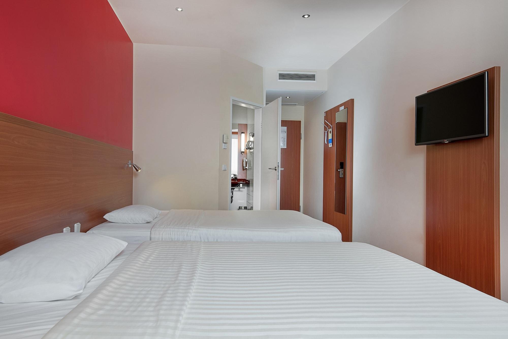 Leonardo Hotel Salzburg Airport Вальс Экстерьер фото