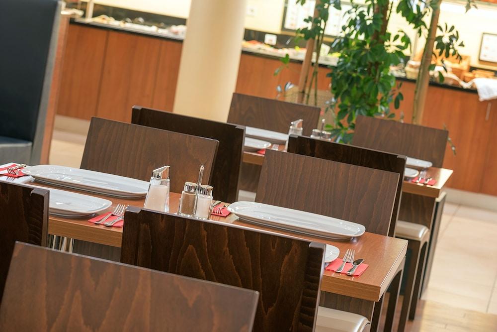 Leonardo Hotel Salzburg Airport Вальс Экстерьер фото
