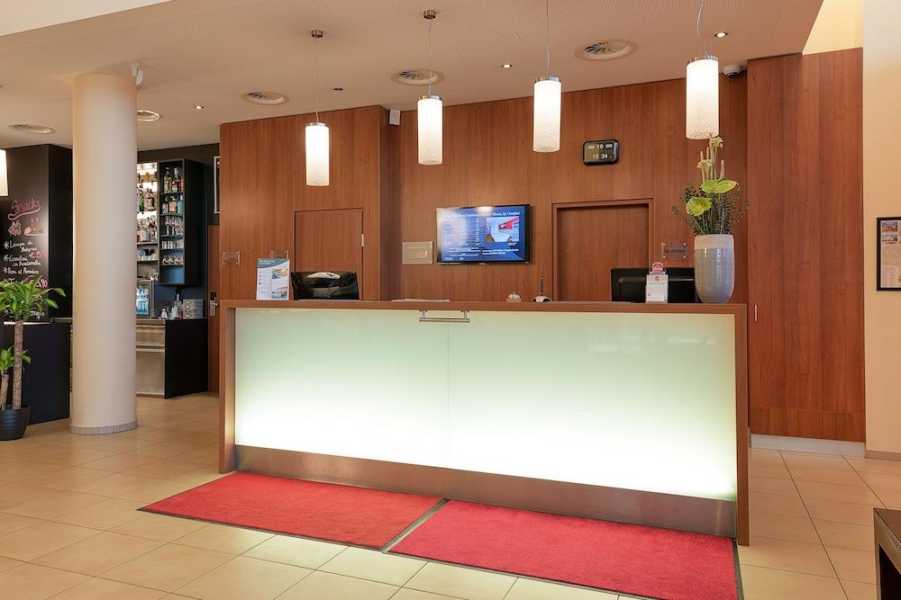 Leonardo Hotel Salzburg Airport Вальс Экстерьер фото