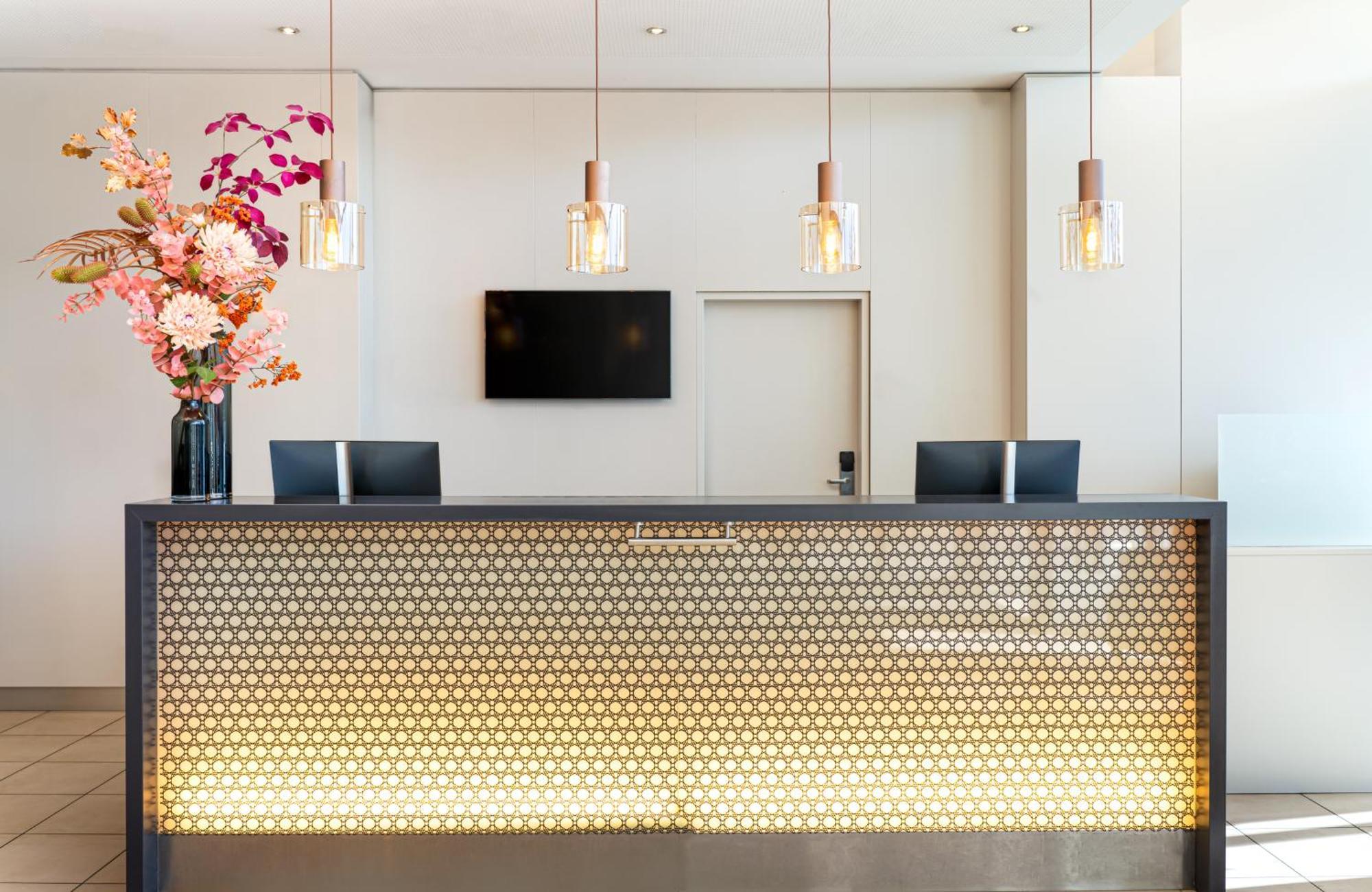 Leonardo Hotel Salzburg Airport Вальс Экстерьер фото