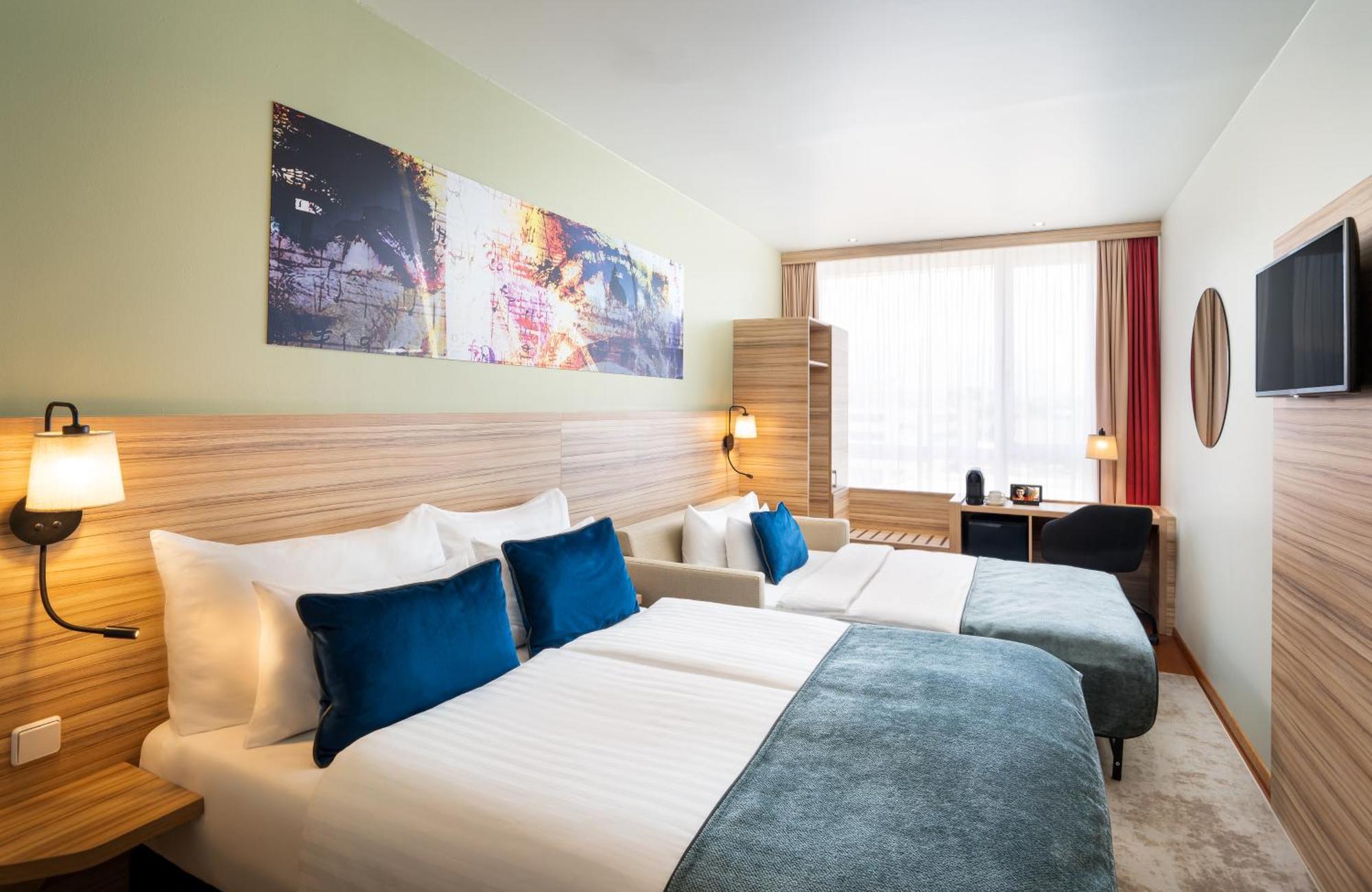 Leonardo Hotel Salzburg Airport Вальс Экстерьер фото
