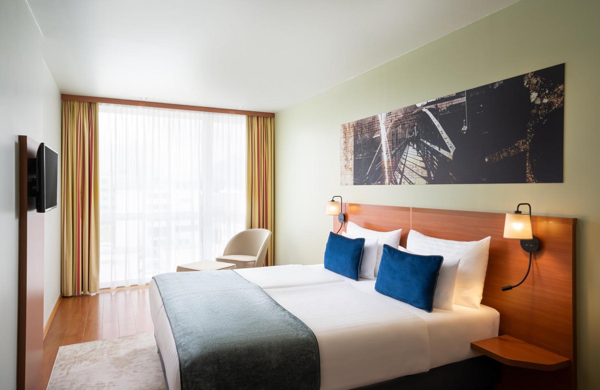 Leonardo Hotel Salzburg Airport Вальс Экстерьер фото