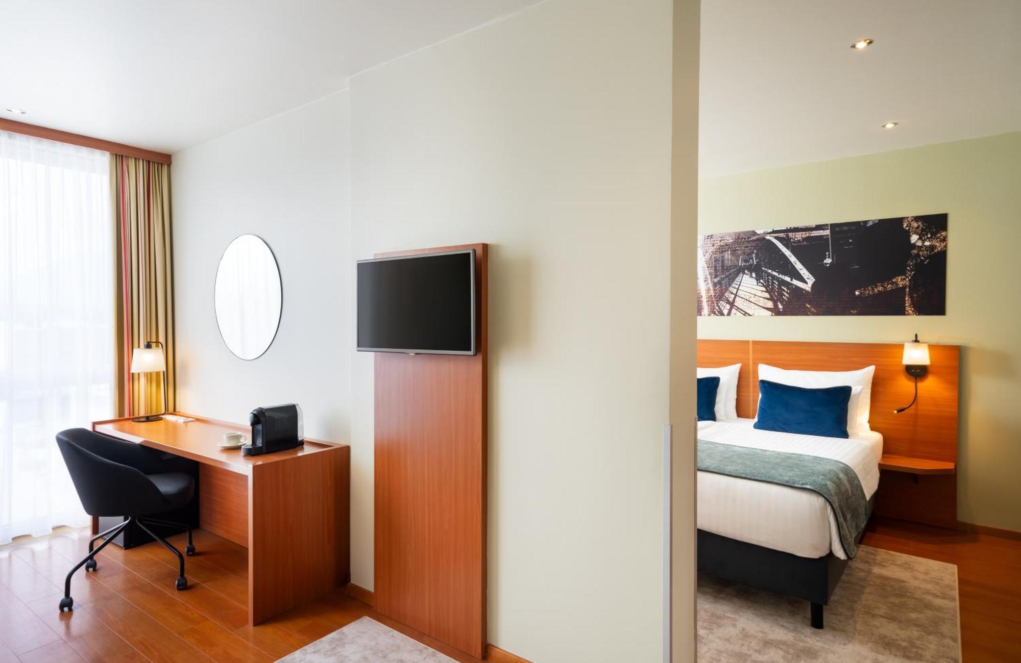 Leonardo Hotel Salzburg Airport Вальс Экстерьер фото