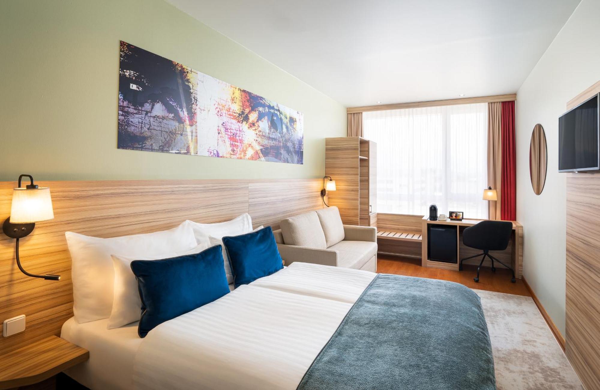 Leonardo Hotel Salzburg Airport Вальс Экстерьер фото