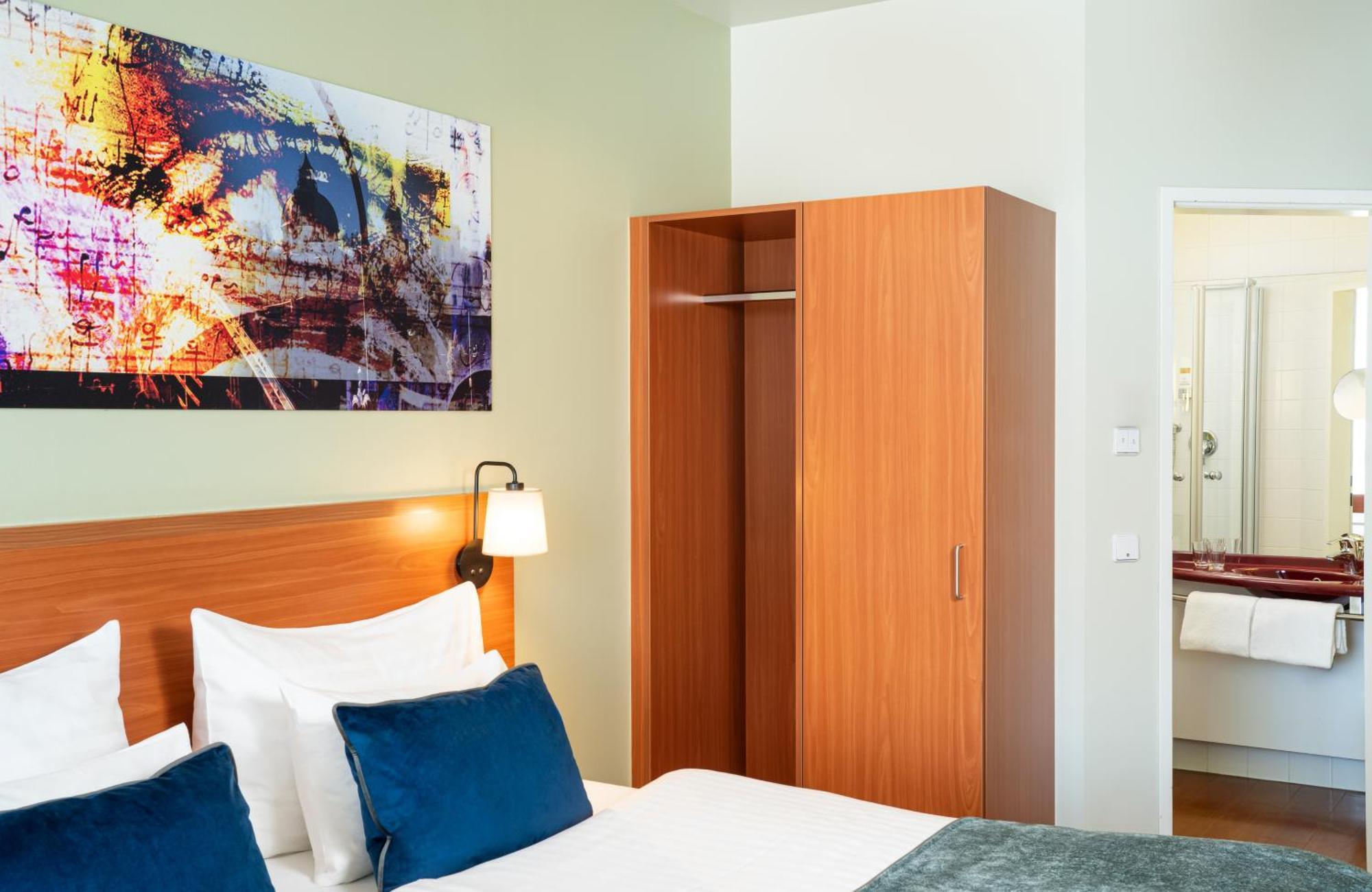 Leonardo Hotel Salzburg Airport Вальс Экстерьер фото