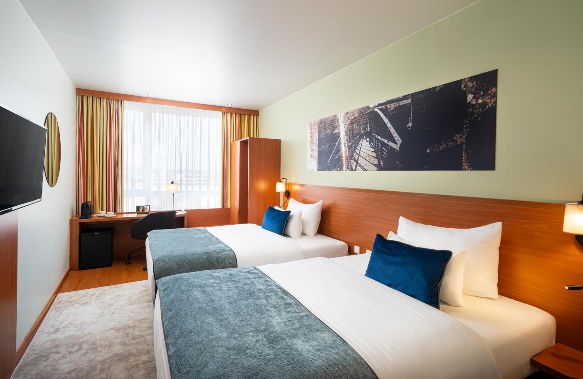 Leonardo Hotel Salzburg Airport Вальс Экстерьер фото