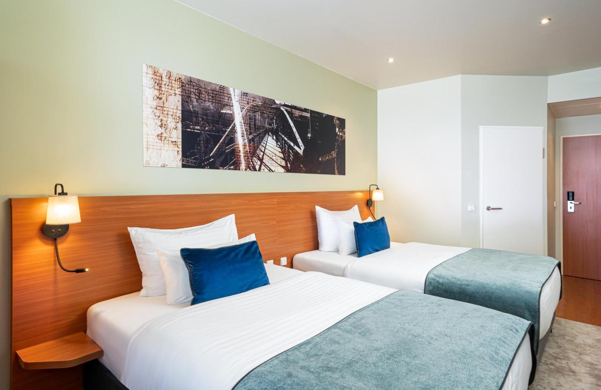 Leonardo Hotel Salzburg Airport Вальс Экстерьер фото