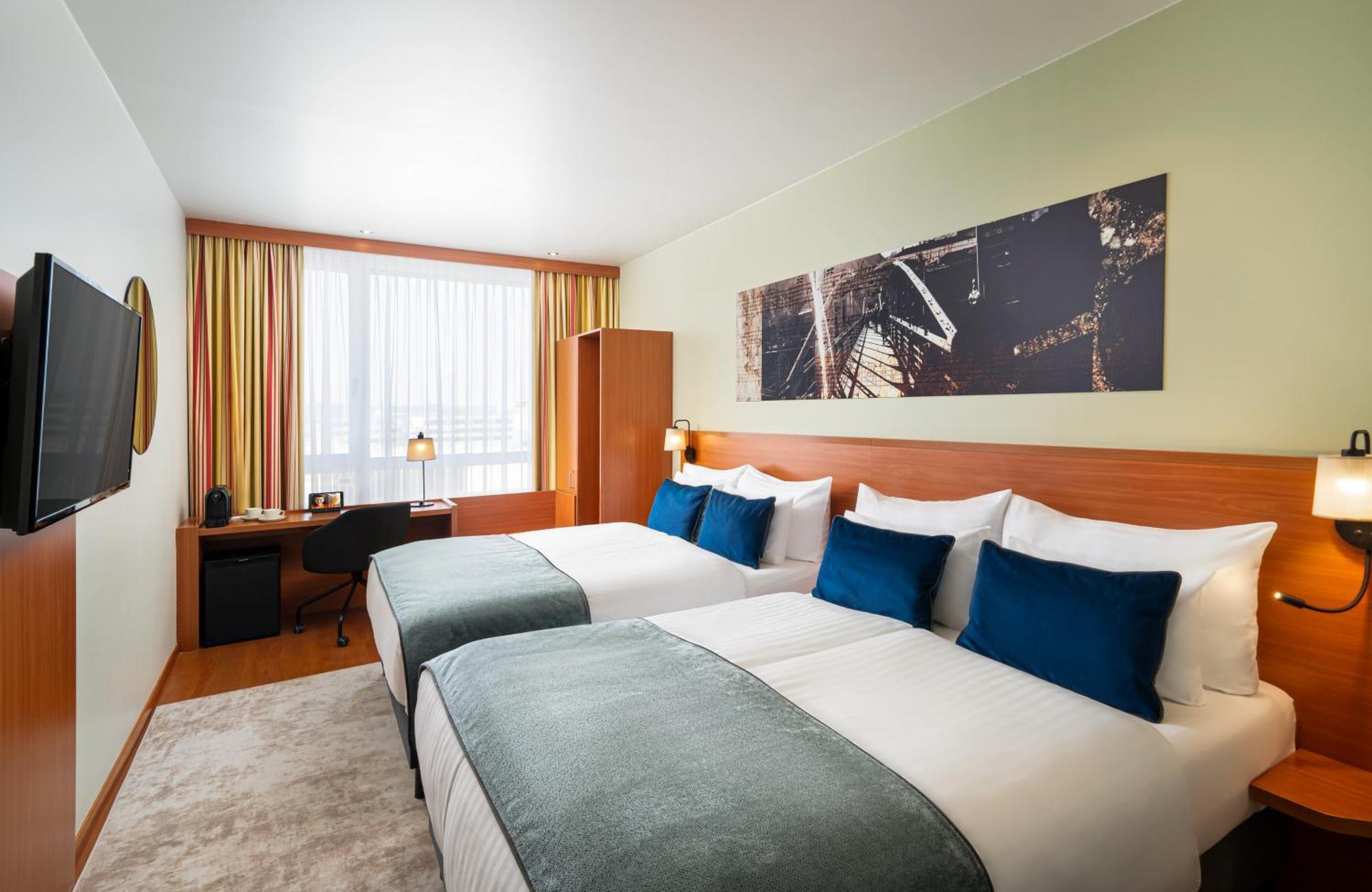 Leonardo Hotel Salzburg Airport Вальс Экстерьер фото