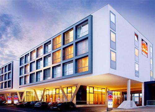 Leonardo Hotel Salzburg Airport Вальс Экстерьер фото