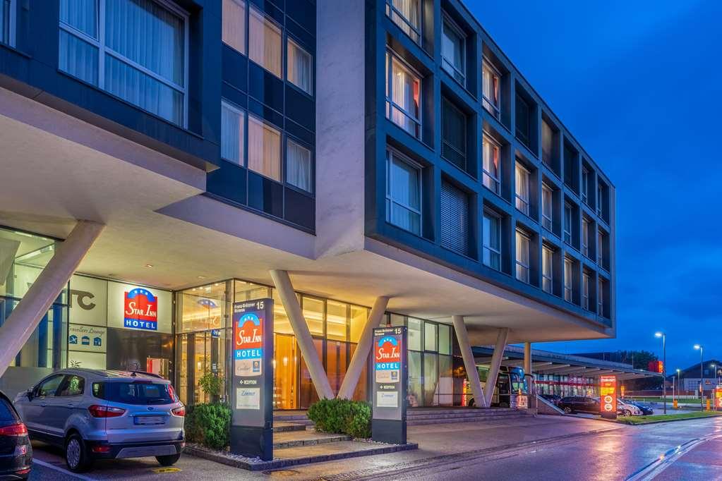 Leonardo Hotel Salzburg Airport Вальс Экстерьер фото
