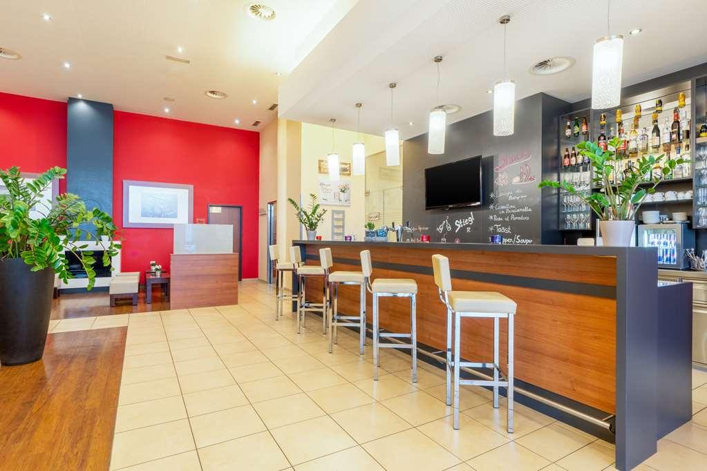 Leonardo Hotel Salzburg Airport Вальс Интерьер фото